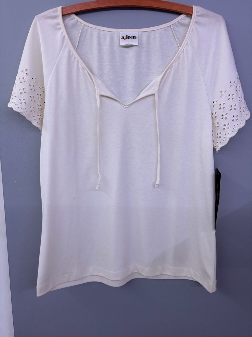 Aileen White Eyelet Sleeve Tie-Neck Women's Top Size